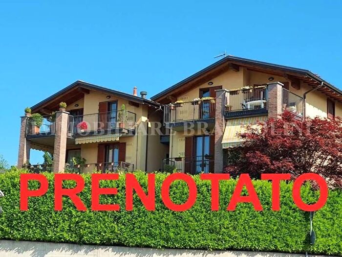 Appartamento trilocale in vendita in Bardello