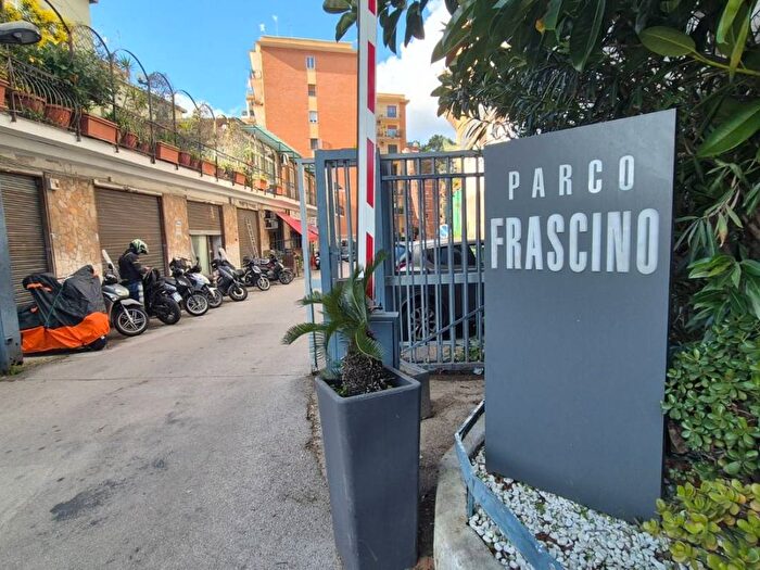 Appartamento trilocale in affitto in Via San Giacomo dei Capri, Arenella, Napoli