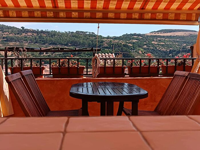 Casa con 5 locali in vendita in Via Montenegro, Bosa