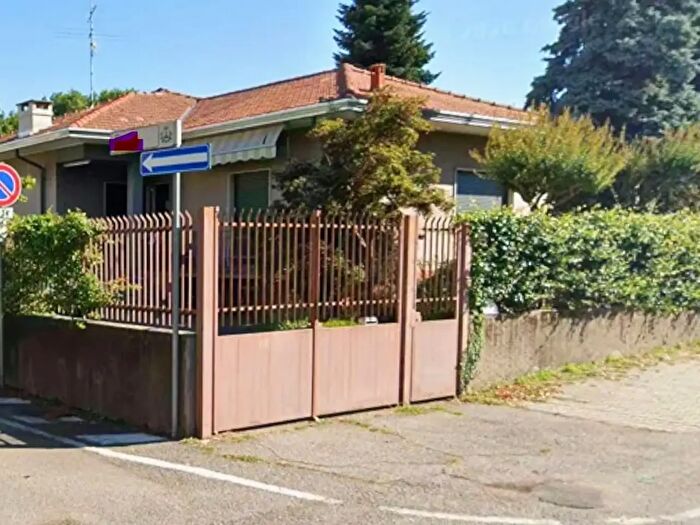 Casa con 5 locali in vendita in Via Firenze, Marnate