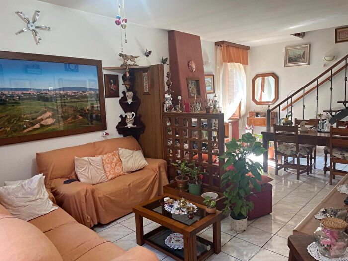 Appartamento con 5 locali in vendita in Asciano