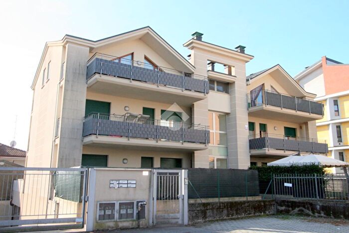 Appartamento trilocale in vendita in Via Friuli, Cassano Magnago