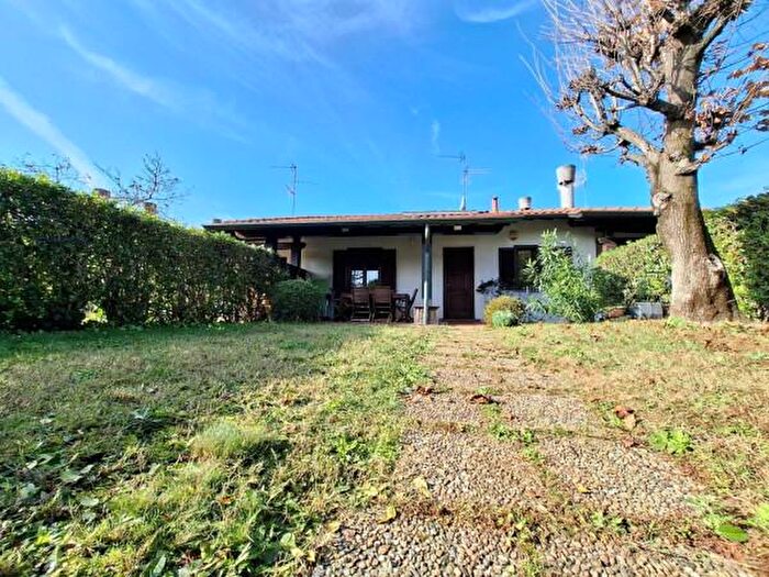 Casa trilocale in vendita in Via Cavalieri di Vittorio Veneto, Bregnano