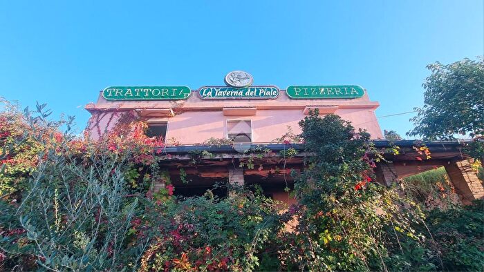 Casa quadrilocale in vendita in Via Enrico Cosenz, Villa San Giovanni