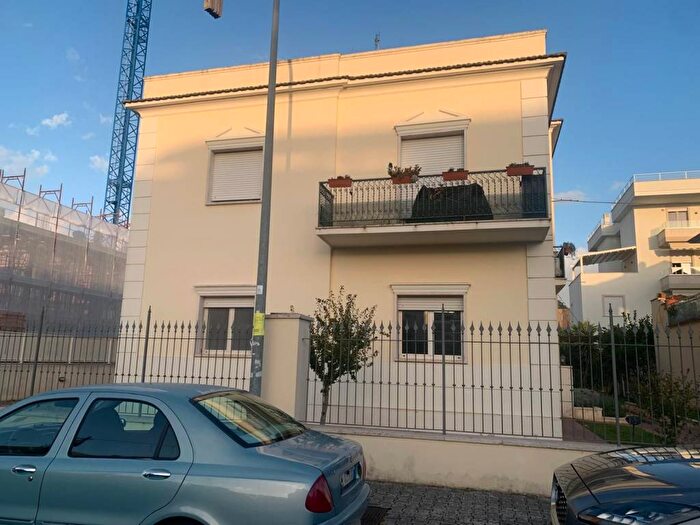 Appartamento trilocale in affitto in Via Montebello, Nicolosi, Latina