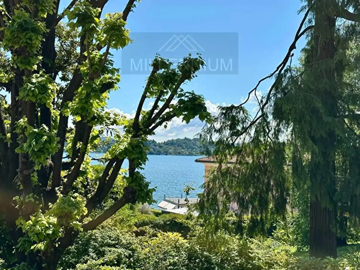 Appartamento con 6 locali in vendita in Via Sempione, Meina