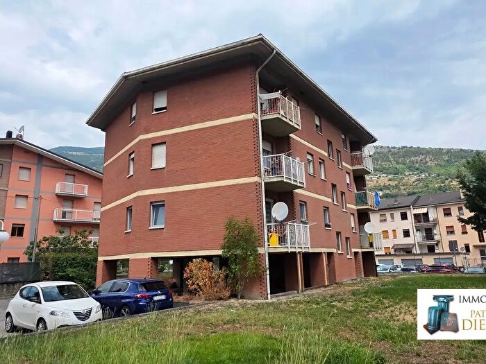 Appartamento trilocale in vendita in Via Artanavaz, Aosta