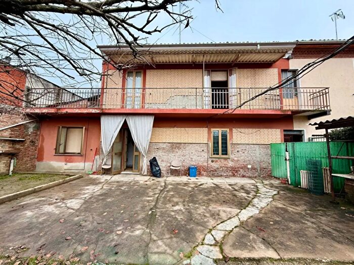 Casa con 6 locali in vendita in Via del Coniglio, Alessandria