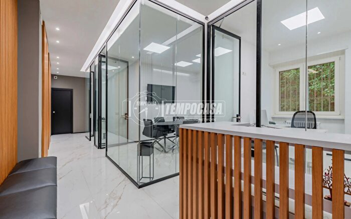 Appartamento trilocale in vendita in Viale Pasteur, Roma