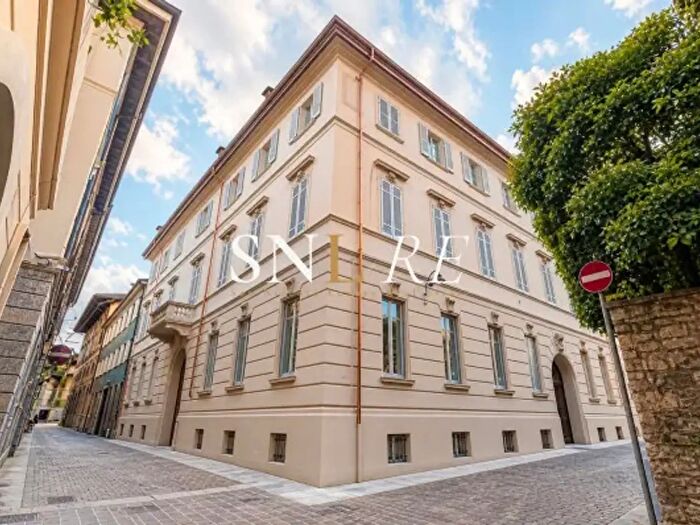 Appartamento con 5 locali in vendita in Via Bernardino Luini, Como