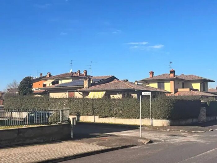Casa trilocale in vendita in Via Europa, Salerano Sul Lambro