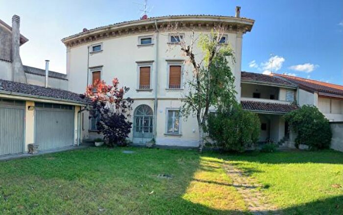 Casa con 6 locali in vendita in Via Scotti, Fontanella
