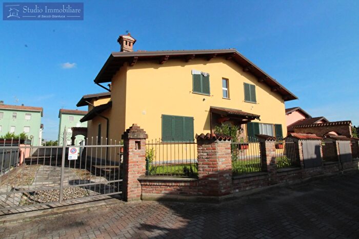 Case in Vendita e in Affitto - 3