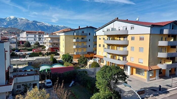 Appartamento con 6 locali in vendita in Via Nazionale, Altino