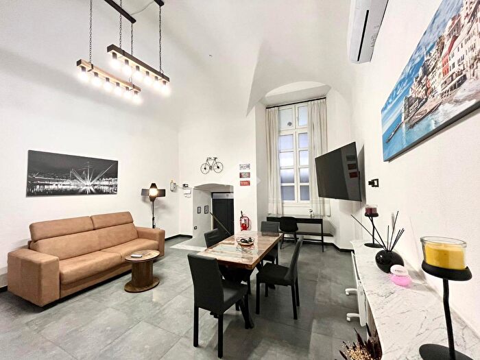 Appartamento bilocale in vendita in Piazza Grillo Cattaneo, Genova