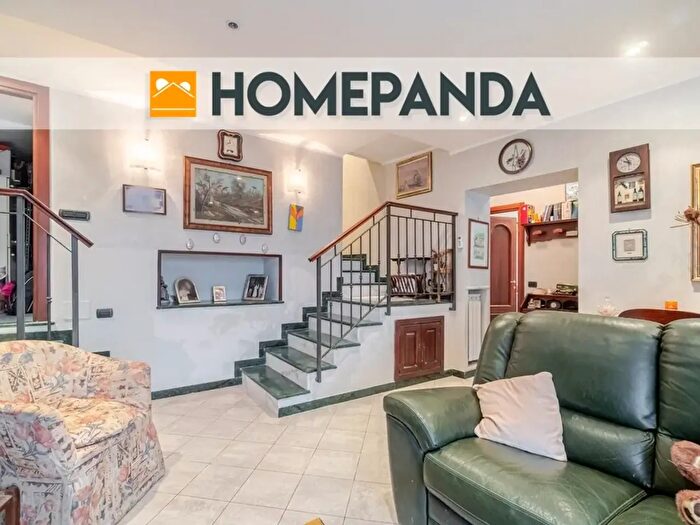 Appartamento con 6 locali in vendita in Salita Rivalta, Genova