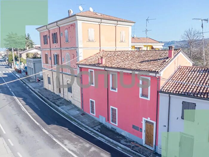 Casa con 9 locali in vendita in San Carlo, Cesena