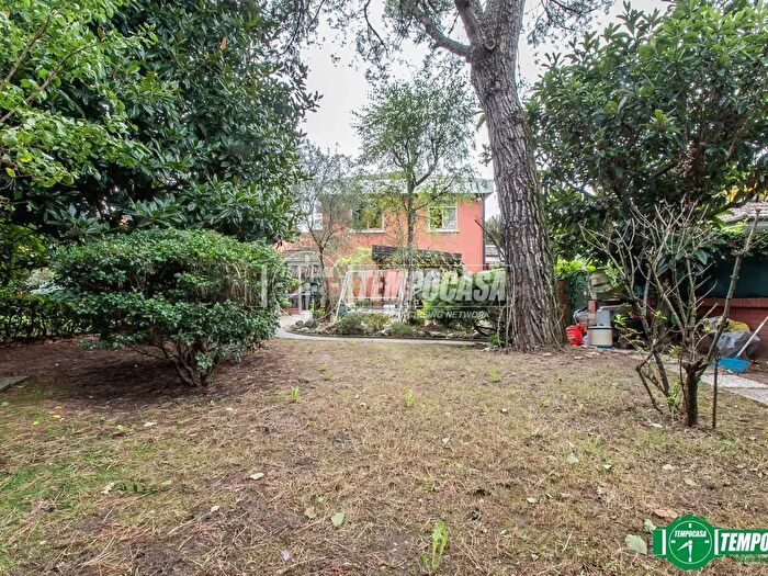 Casa con 5 locali in vendita in Arese