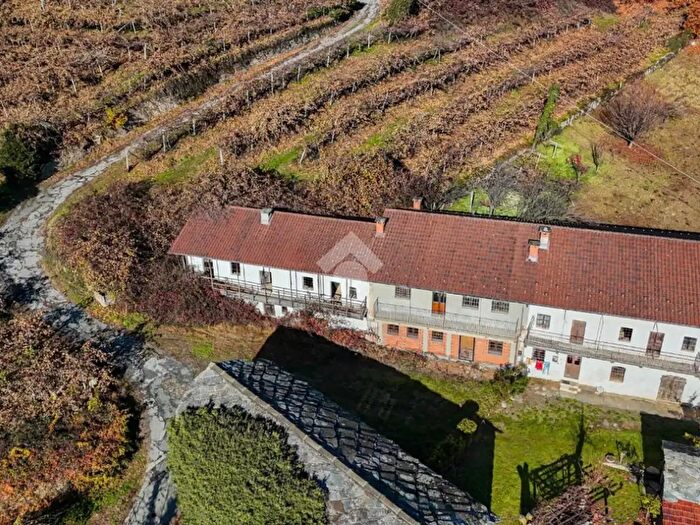 Casa con 6 locali in vendita in Via Comba Marasso, Envie