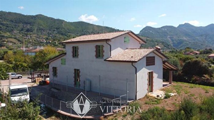 Casa con 6 locali in vendita in Pietrasanta
