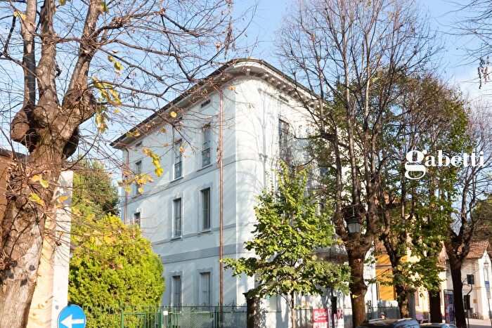 Appartamento trilocale in vendita in Viale Lombardia, Merate