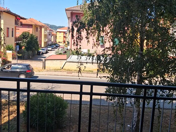 Appartamento trilocale in vendita in Piazza Aldo Moro, Casarza Ligure