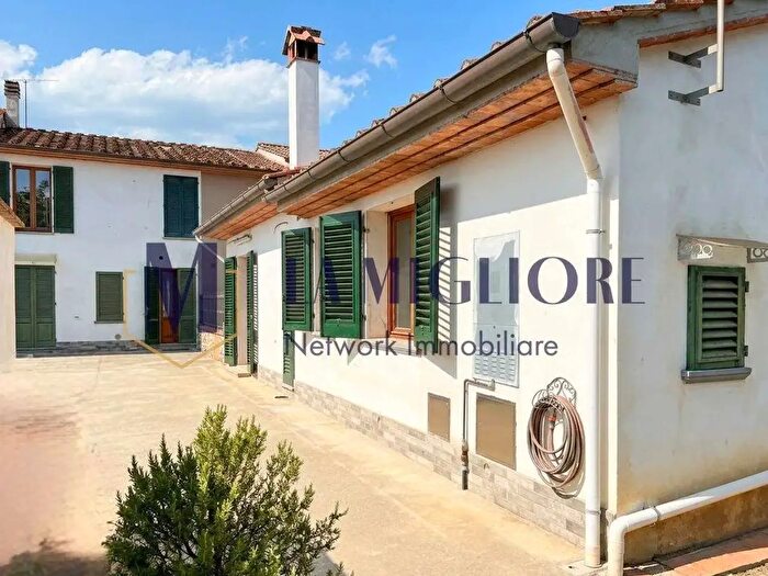 Casa con 6 locali in vendita in Agliana