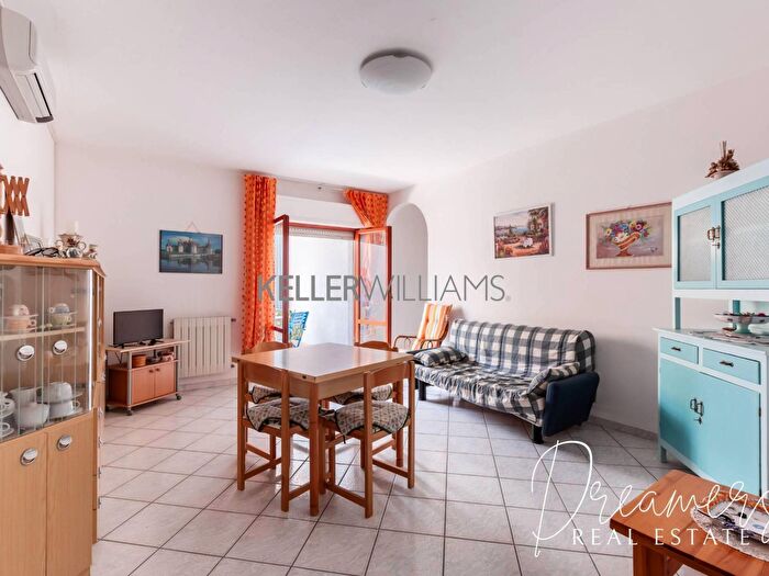 Appartamento trilocale in vendita in Via Pompeo, Alba Adriatica