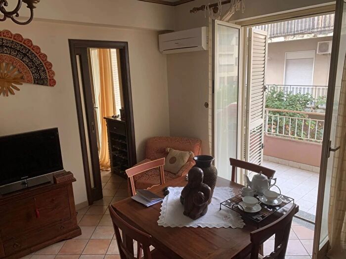 Appartamento trilocale in vendita in Via T Maimone, Meri