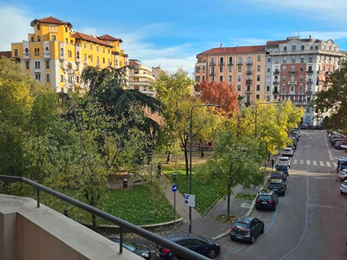 Appartamento trilocale in affitto in Piazza Francesco Guardi, Città Studi, Milano