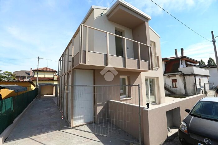 Casa trilocale in vendita in Via Cosme Tura, Venezia