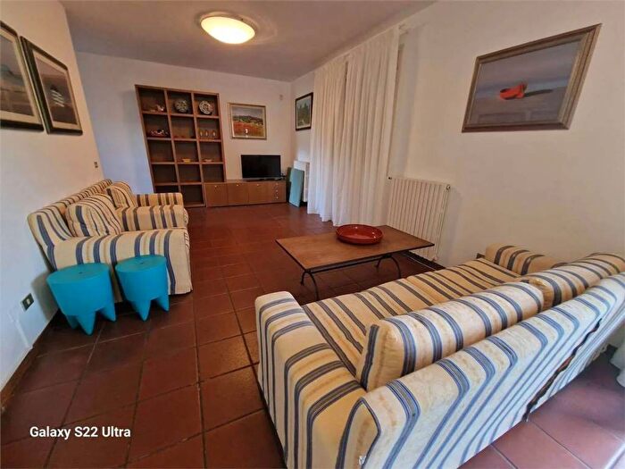 Appartamento con 5 locali in affitto in Via Rosseti E Bandini No Number, Vittoria Apuana, Forte dei Marmi