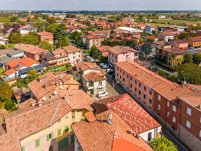 Casa con 7 locali in vendita in Via per Rubiera, Scandiano