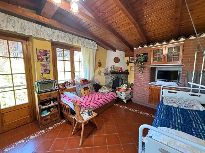 Casa con 6 locali in vendita in Borgata Roccette, Giaveno