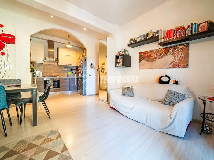 Appartamento trilocale in vendita in Via Lucio Mummio, Roma