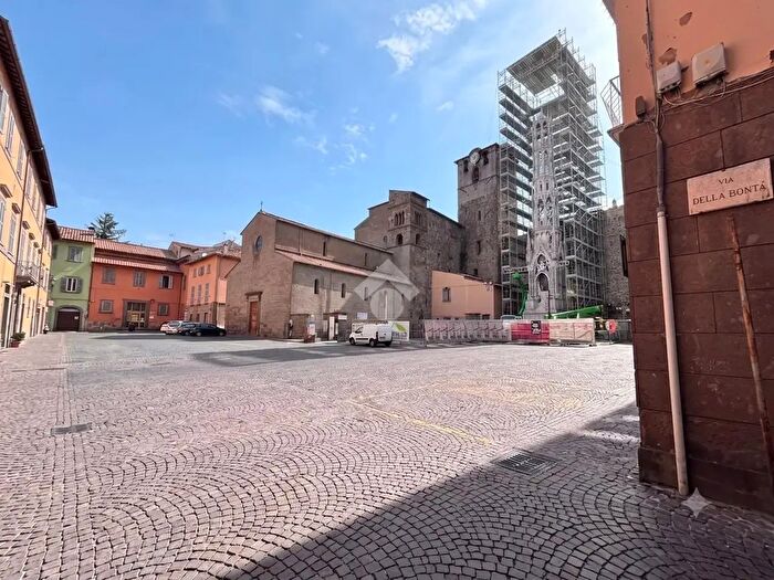 Appartamento trilocale in vendita in Via della Bontà, Viterbo