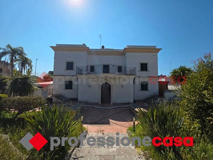 Casa con 10 locali in vendita in Via Valdo Pietro, Taranto