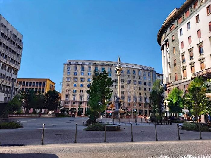 Appartamento quadrilocale in affitto in Largo Augusto, Borgogna Largo Augusto, Milano