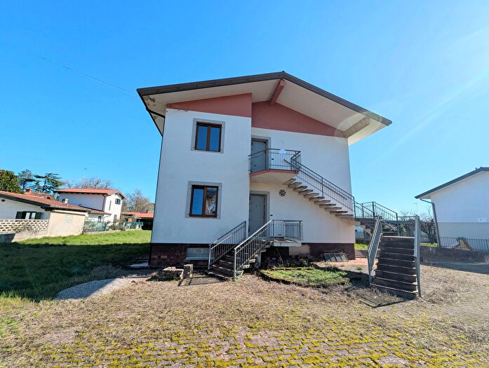 Casa con 12 locali in vendita in Via Pertini, Capriva Del Friuli