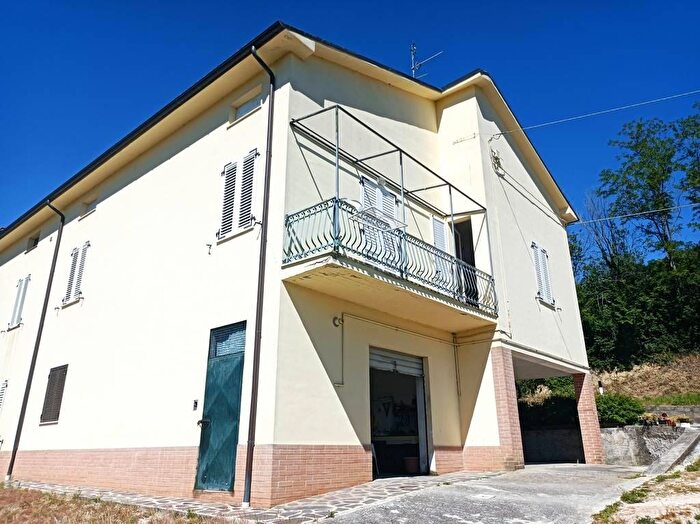 Casa con 7 locali in vendita in San Severino Marche