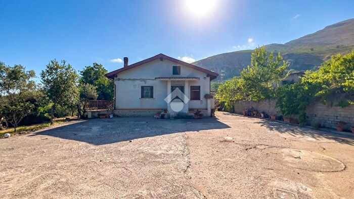 Casa quadrilocale in vendita in Via Gesso Paradiso, Formia