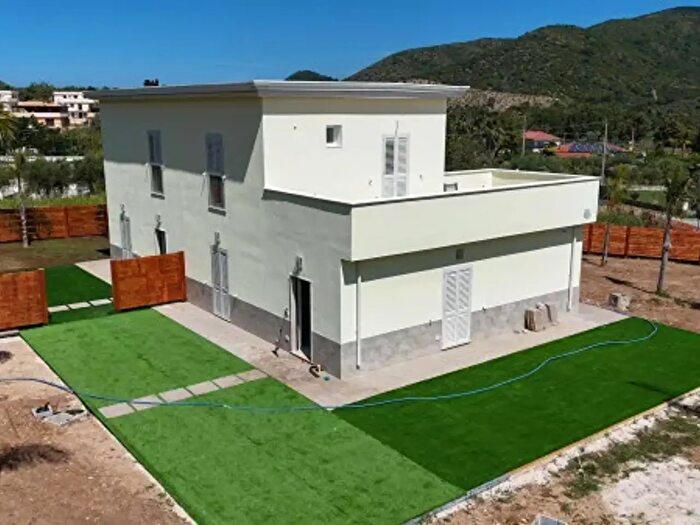 Casa con 6 locali in vendita in Via Alberico Guariglia, Castellabate