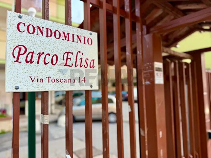 Appartamento con 6 locali in vendita in Via Toscana, Marano Di Napoli