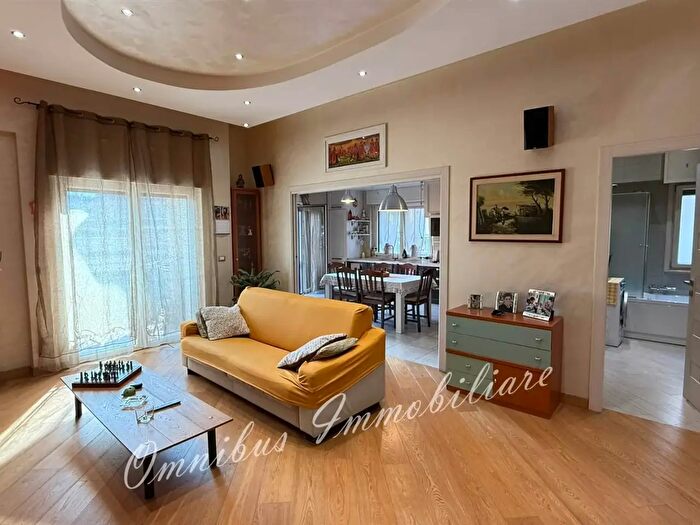 Appartamento con 5 locali in vendita in Via Carelli, Foggia