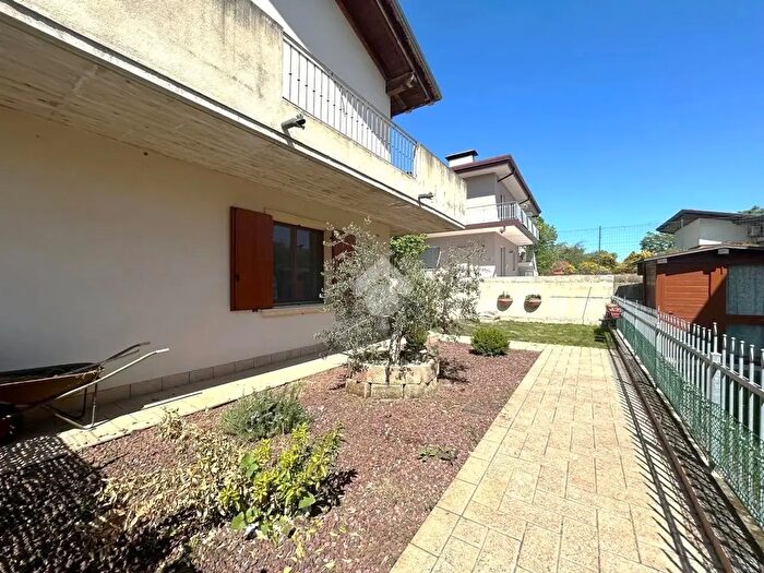 Casa quadrilocale in vendita in Pozzolengo