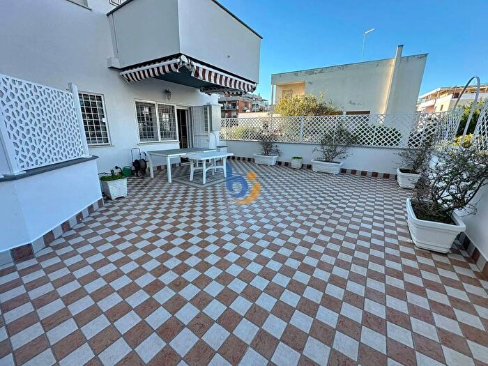 Appartamento quadrilocale in affitto in Via Dei Fiori, Centro, Santa Marinella