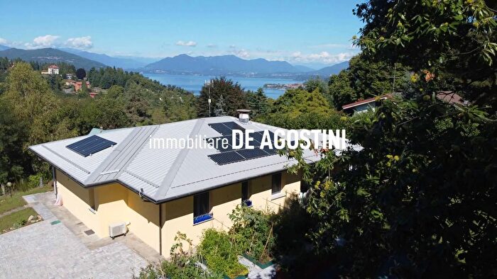 Casa con 7 locali in vendita in Via Verbania Arona Novara, Arona