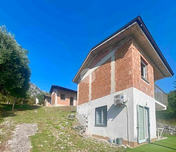 Casa bilocale in vendita in Contrada Torretta, San Giovanni A Piro