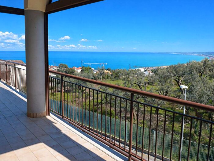 Appartamento trilocale in affitto in Via Costa Continua, Viadotto Istonia Corso G Garibaldi V San Michele, Vasto