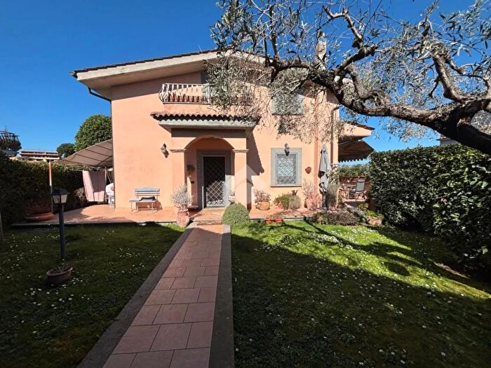 Casa con 5 locali in vendita in Via delle Grotte, Morlupo